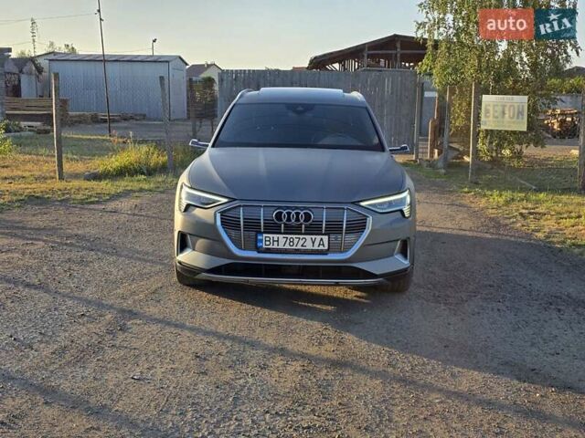 Серый Ауди E-Tron, объемом двигателя 0 л и пробегом 172 тыс. км за 30999 $, фото 1 на Automoto.ua