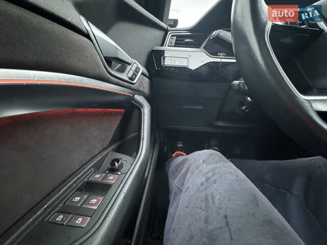 Сірий Ауді E-Tron, об'ємом двигуна 0 л та пробігом 86 тис. км за 31500 $, фото 5 на Automoto.ua