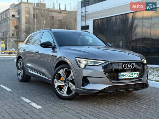 Серый Ауди E-Tron, объемом двигателя 0 л и пробегом 71 тыс. км за 31500 $, фото 4 на Automoto.ua