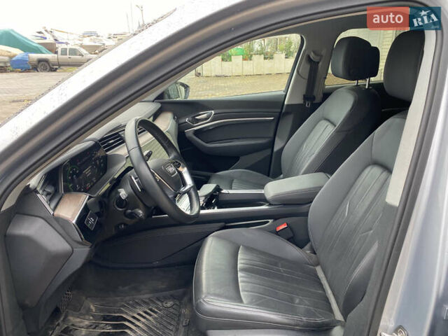 Сірий Ауді E-Tron, об'ємом двигуна 0 л та пробігом 66 тис. км за 27600 $, фото 6 на Automoto.ua