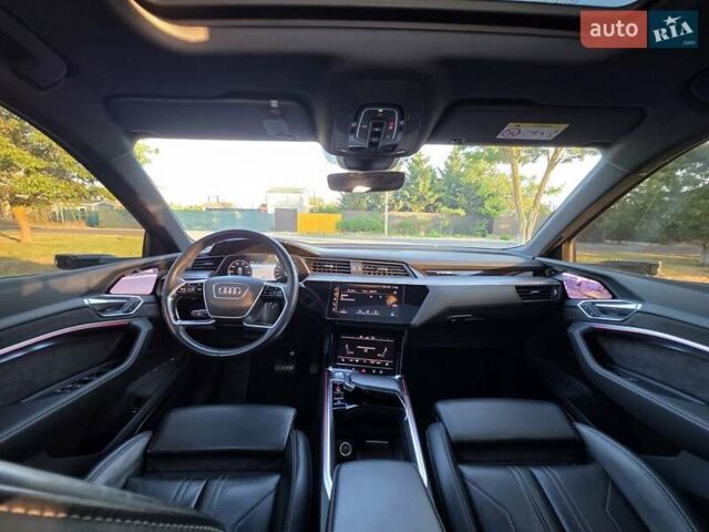 Серый Ауди E-Tron, объемом двигателя 0 л и пробегом 172 тыс. км за 30999 $, фото 33 на Automoto.ua