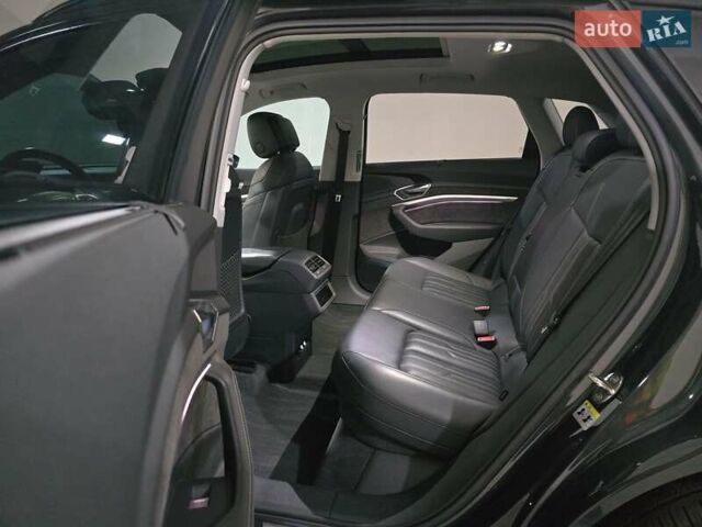 Серый Ауди E-Tron, объемом двигателя 0 л и пробегом 800 тыс. км за 26200 $, фото 7 на Automoto.ua