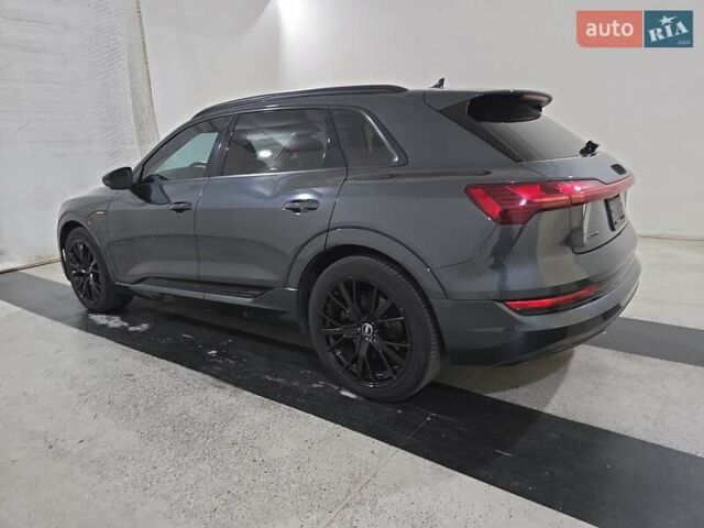 Серый Ауди E-Tron, объемом двигателя 0 л и пробегом 800 тыс. км за 26200 $, фото 2 на Automoto.ua