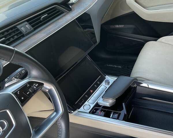 Серый Ауди E-Tron, объемом двигателя 0 л и пробегом 142 тыс. км за 27500 $, фото 9 на Automoto.ua