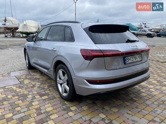 Сірий Ауді E-Tron, об'ємом двигуна 0 л та пробігом 66 тис. км за 27600 $, фото 5 на Automoto.ua