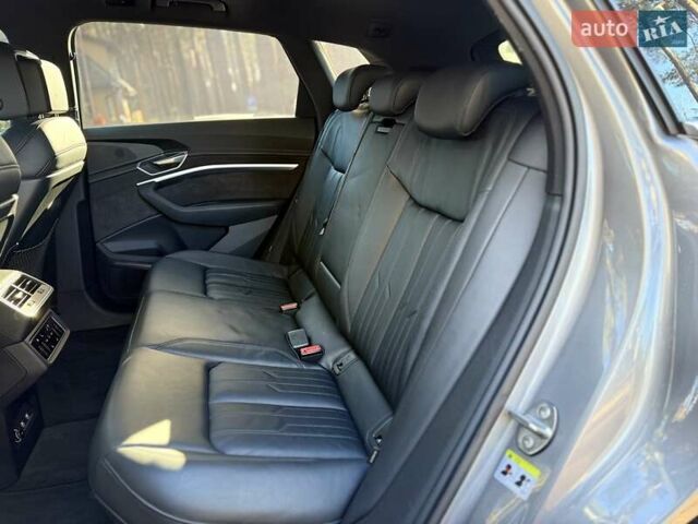 Серый Ауди E-Tron, объемом двигателя 0 л и пробегом 83 тыс. км за 32700 $, фото 20 на Automoto.ua