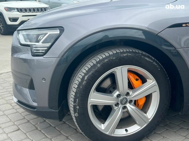 Серый Ауди E-Tron, объемом двигателя 0 л и пробегом 118 тыс. км за 31950 $, фото 2 на Automoto.ua