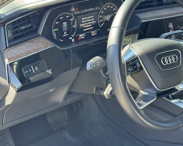 Серый Ауди E-Tron, объемом двигателя 0 л и пробегом 68 тыс. км за 31500 $, фото 9 на Automoto.ua