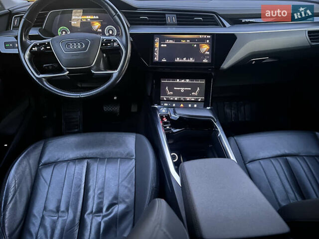 Серый Ауди E-Tron, объемом двигателя 0 л и пробегом 94 тыс. км за 33800 $, фото 35 на Automoto.ua