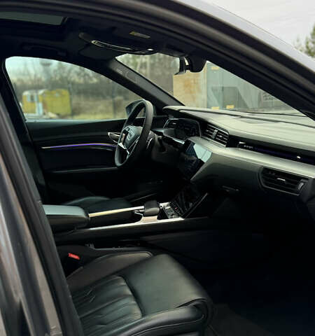 Сірий Ауді E-Tron, об'ємом двигуна 0 л та пробігом 75 тис. км за 34300 $, фото 45 на Automoto.ua