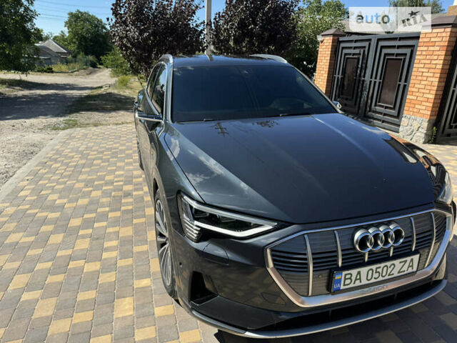 Серый Ауди E-Tron, объемом двигателя 0 л и пробегом 136 тыс. км за 31900 $, фото 3 на Automoto.ua