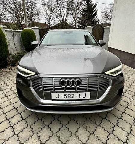 Серый Ауди E-Tron, объемом двигателя 0 л и пробегом 122 тыс. км за 27500 $, фото 5 на Automoto.ua