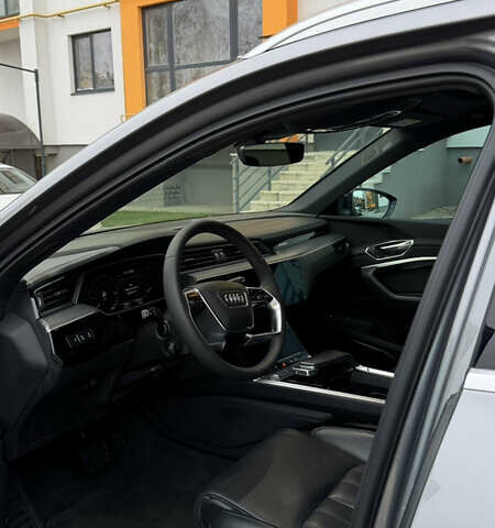 Сірий Ауді E-Tron, об'ємом двигуна 0 л та пробігом 75 тис. км за 34300 $, фото 28 на Automoto.ua