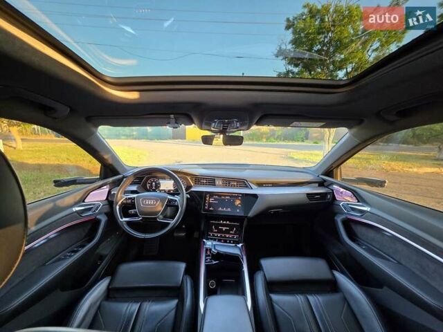 Серый Ауди E-Tron, объемом двигателя 0 л и пробегом 172 тыс. км за 30999 $, фото 32 на Automoto.ua