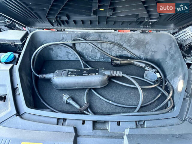 Сірий Ауді E-Tron, об'ємом двигуна 0 л та пробігом 86 тис. км за 31500 $, фото 19 на Automoto.ua