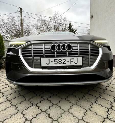 Серый Ауди E-Tron, объемом двигателя 0 л и пробегом 122 тыс. км за 27500 $, фото 6 на Automoto.ua