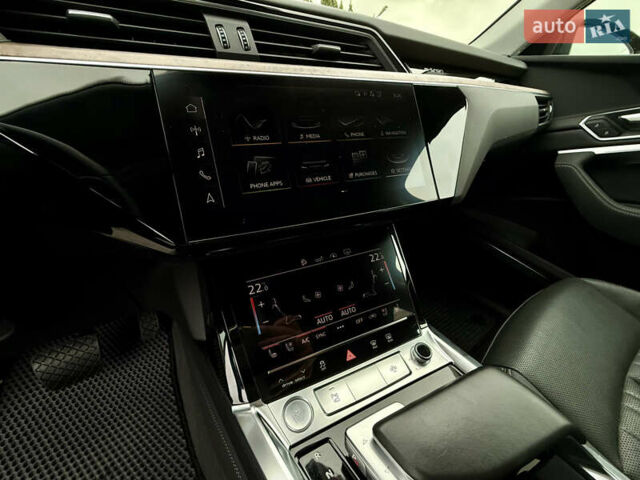 Сірий Ауді E-Tron, об'ємом двигуна 0 л та пробігом 59 тис. км за 30500 $, фото 17 на Automoto.ua