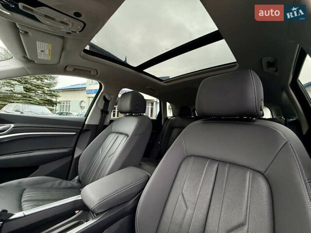 Сірий Ауді E-Tron, об'ємом двигуна 0 л та пробігом 59 тис. км за 30500 $, фото 19 на Automoto.ua