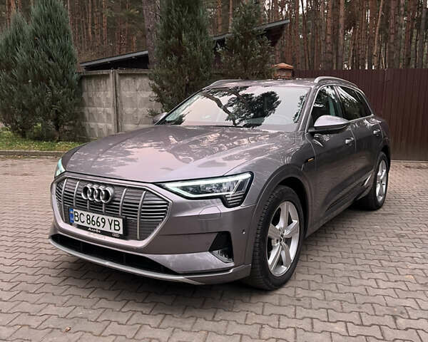 Серый Ауди E-Tron, объемом двигателя 0 л и пробегом 86 тыс. км за 31000 $, фото 31 на Automoto.ua