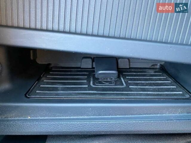 Сірий Ауді E-Tron, об'ємом двигуна 0 л та пробігом 66 тис. км за 32900 $, фото 18 на Automoto.ua