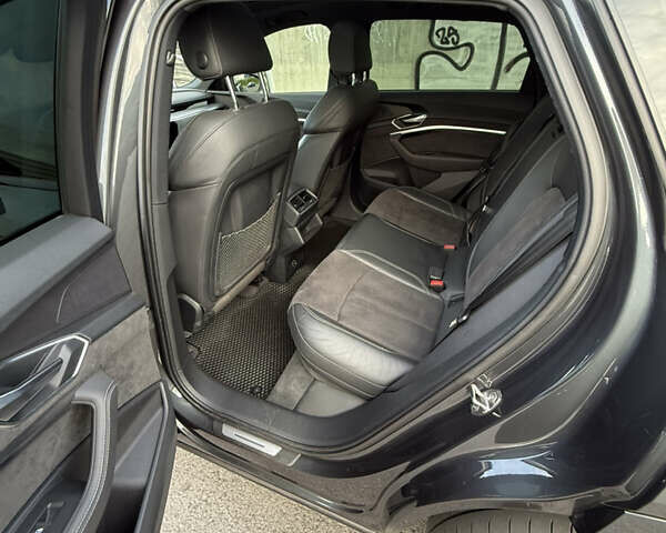 Сірий Ауді E-Tron, об'ємом двигуна 0 л та пробігом 190 тис. км за 26900 $, фото 36 на Automoto.ua