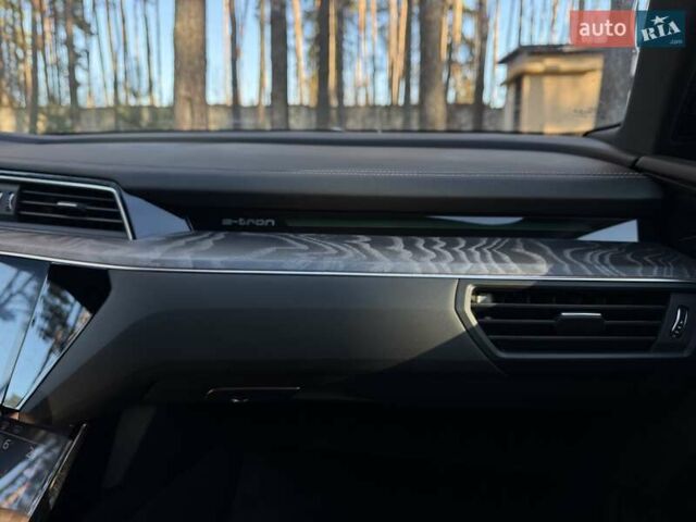 Серый Ауди E-Tron, объемом двигателя 0 л и пробегом 83 тыс. км за 32700 $, фото 22 на Automoto.ua