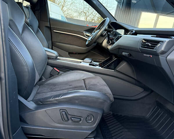 Серый Ауди E-Tron, объемом двигателя 0 л и пробегом 155 тыс. км за 27750 $, фото 33 на Automoto.ua