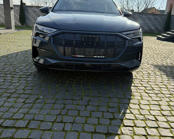 Серый Ауди E-Tron, объемом двигателя 0 л и пробегом 104 тыс. км за 31499 $, фото 7 на Automoto.ua
