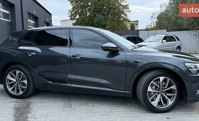 Сірий Ауді E-Tron, об'ємом двигуна 0 л та пробігом 190 тис. км за 26900 $, фото 10 на Automoto.ua