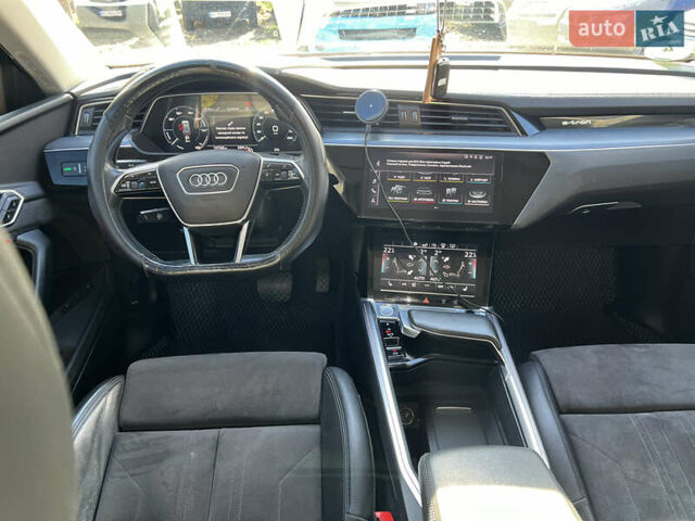 Сірий Ауді E-Tron, об'ємом двигуна 0 л та пробігом 148 тис. км за 29900 $, фото 8 на Automoto.ua