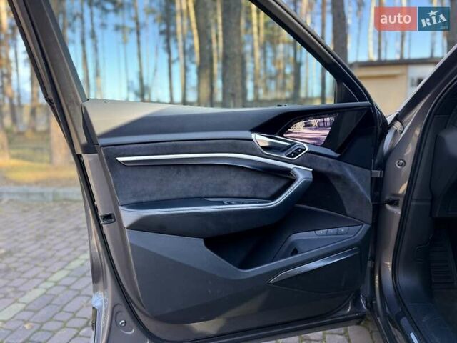 Серый Ауди E-Tron, объемом двигателя 0 л и пробегом 83 тыс. км за 32700 $, фото 25 на Automoto.ua