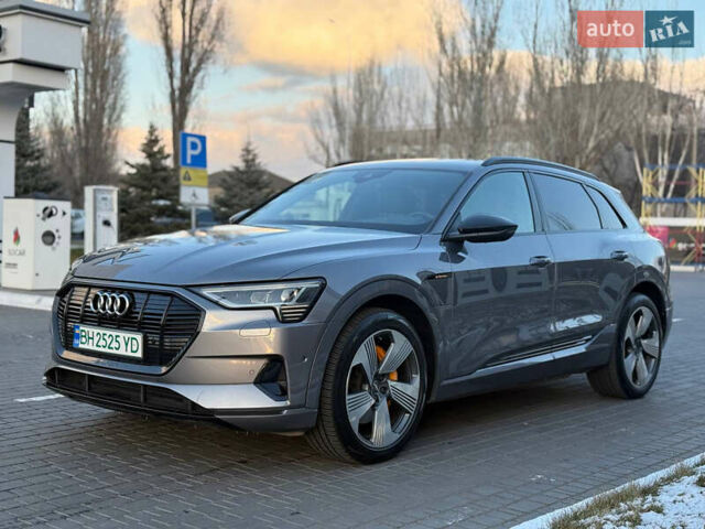 Серый Ауди E-Tron, объемом двигателя 0 л и пробегом 71 тыс. км за 31500 $, фото 12 на Automoto.ua