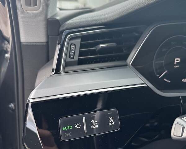 Серый Ауди E-Tron, объемом двигателя 0 л и пробегом 127 тыс. км за 21500 $, фото 12 на Automoto.ua