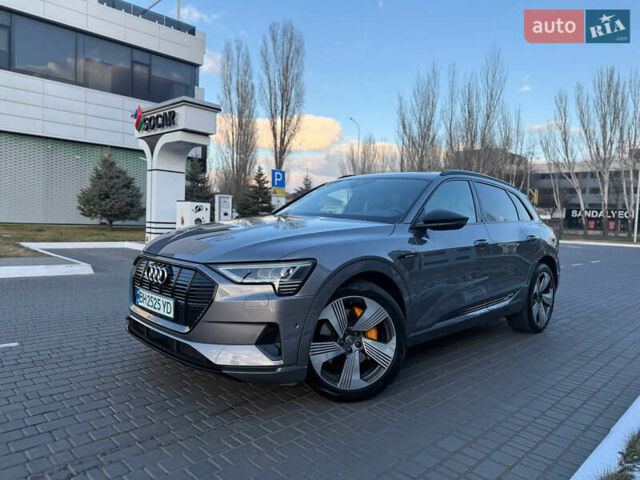 Серый Ауди E-Tron, объемом двигателя 0 л и пробегом 71 тыс. км за 31500 $, фото 2 на Automoto.ua