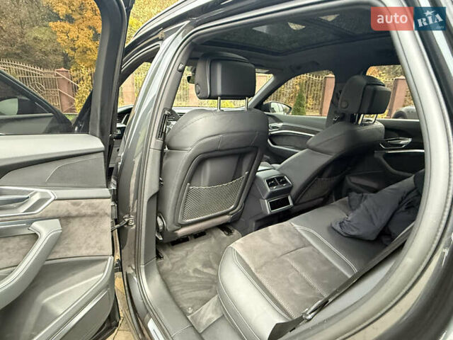 Серый Ауди E-Tron, объемом двигателя 0 л и пробегом 180 тыс. км за 26900 $, фото 21 на Automoto.ua