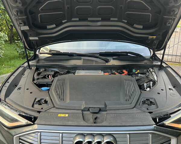 Серый Ауди E-Tron, объемом двигателя 0 л и пробегом 159 тыс. км за 25800 $, фото 19 на Automoto.ua