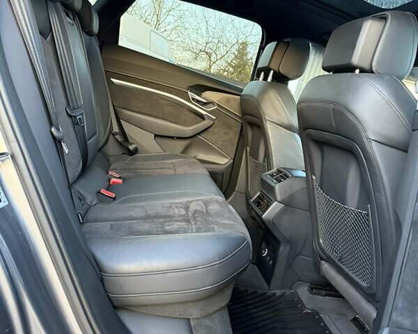 Серый Ауди E-Tron, объемом двигателя 0 л и пробегом 155 тыс. км за 27750 $, фото 32 на Automoto.ua