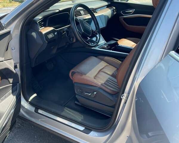Серый Ауди E-Tron, объемом двигателя 0 л и пробегом 97 тыс. км за 34500 $, фото 6 на Automoto.ua