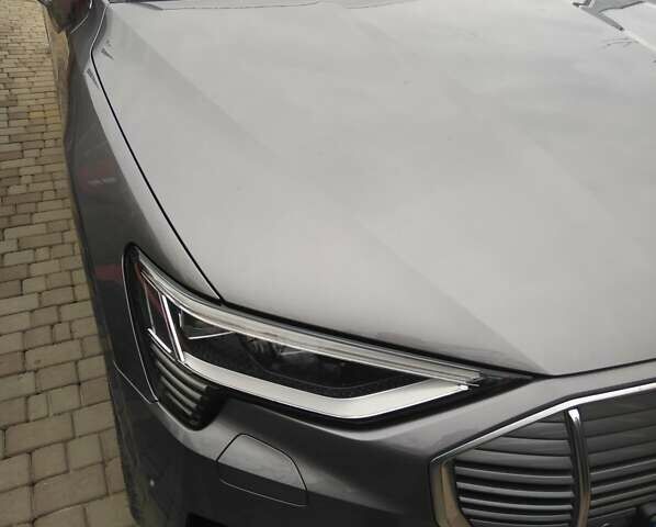 Серый Ауди E-Tron, объемом двигателя 0 л и пробегом 156 тыс. км за 27400 $, фото 2 на Automoto.ua