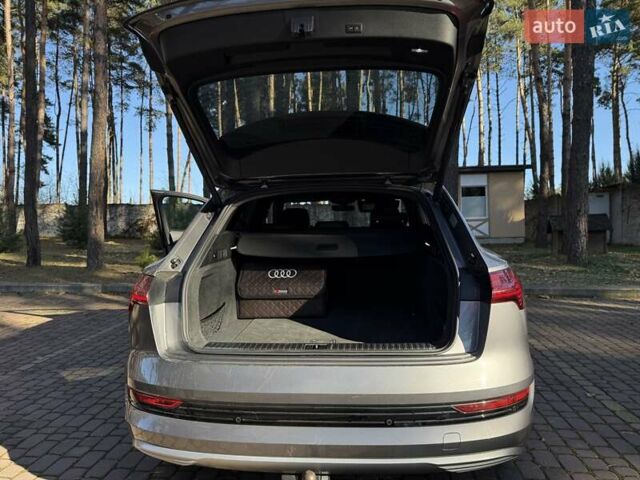 Серый Ауди E-Tron, объемом двигателя 0 л и пробегом 83 тыс. км за 32700 $, фото 11 на Automoto.ua