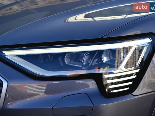 Серый Ауди E-Tron, объемом двигателя 0 л и пробегом 125 тыс. км за 23800 $, фото 1 на Automoto.ua