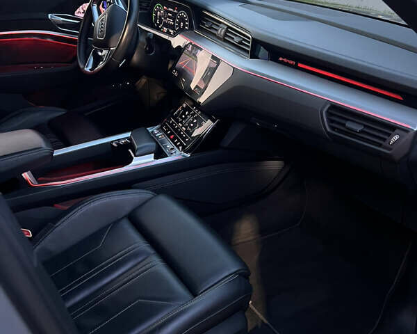 Сірий Ауді E-Tron, об'ємом двигуна 0 л та пробігом 104 тис. км за 32500 $, фото 16 на Automoto.ua