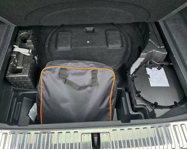 Серый Ауди E-Tron, объемом двигателя 0 л и пробегом 90 тыс. км за 36500 $, фото 17 на Automoto.ua