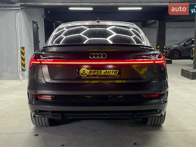 Ауді E-Tron 2020 у Чернівцях на Automoto.ua Сірий Ауді E-Tron, об'ємом двигуна 0 л та пробігом 65 тис. км за 48000 $, фото 4 на Automoto.ua