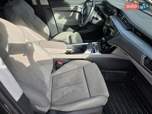 Серый Ауди E-Tron, объемом двигателя 0 л и пробегом 77 тыс. км за 38000 $, фото 9 на Automoto.ua