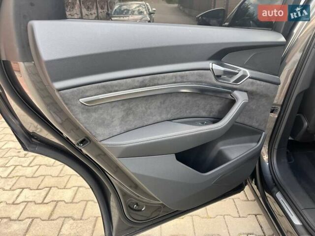 Серый Ауди E-Tron, объемом двигателя 0 л и пробегом 54 тыс. км за 35000 $, фото 21 на Automoto.ua