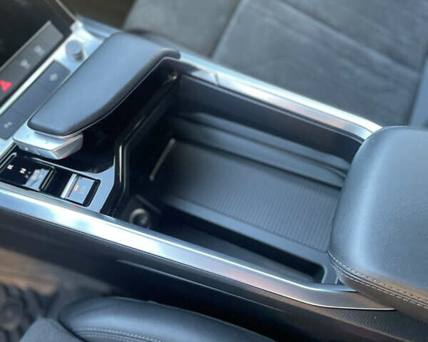 Сірий Ауді E-Tron, об'ємом двигуна 0 л та пробігом 153 тис. км за 28999 $, фото 36 на Automoto.ua