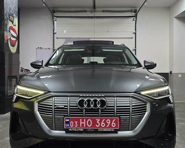 Серый Ауди E-Tron, объемом двигателя 0 л и пробегом 99 тыс. км за 31990 $, фото 52 на Automoto.ua