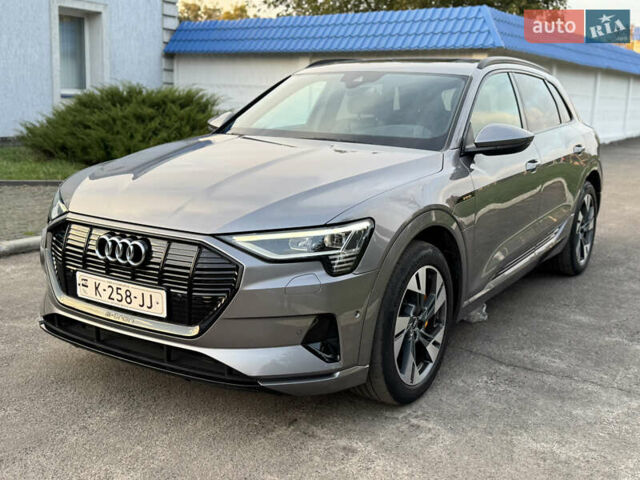 Сірий Ауді E-Tron, об'ємом двигуна 0 л та пробігом 180 тис. км за 21500 $, фото 9 на Automoto.ua