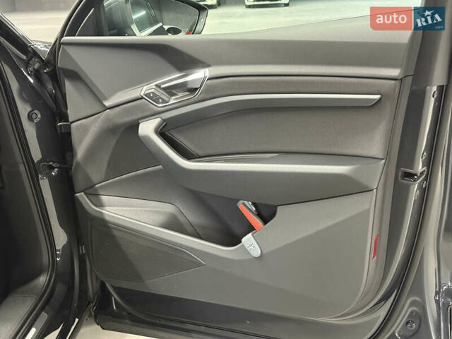 Серый Ауди E-Tron, объемом двигателя 0 л и пробегом 207 тыс. км за 20000 $, фото 53 на Automoto.ua